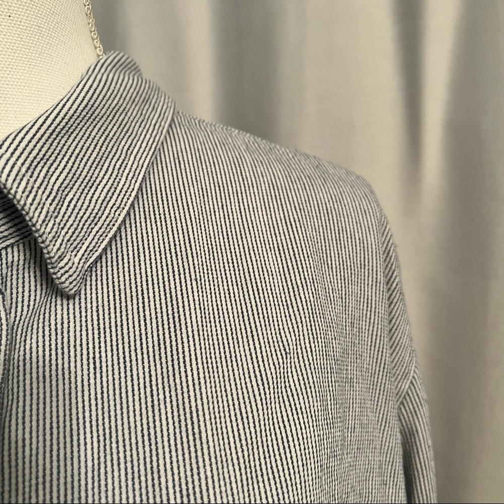 Pin strip button up - Picture 3 of 4